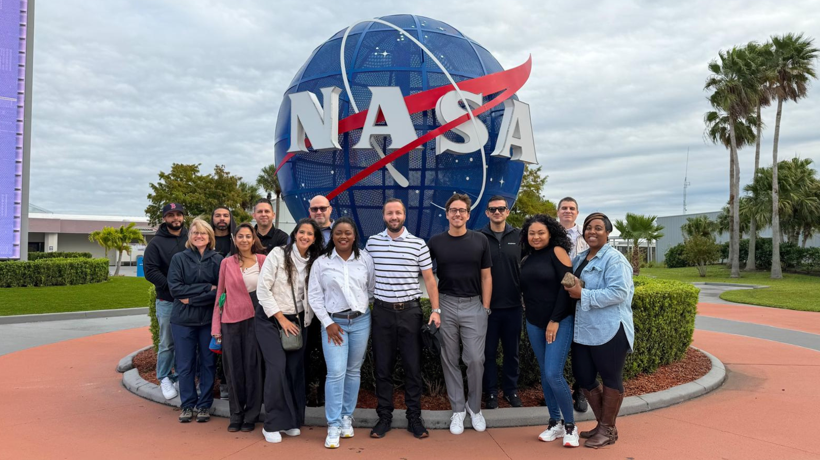 Création Visuel pour le post :The Day Aromatech went to Space 🚀