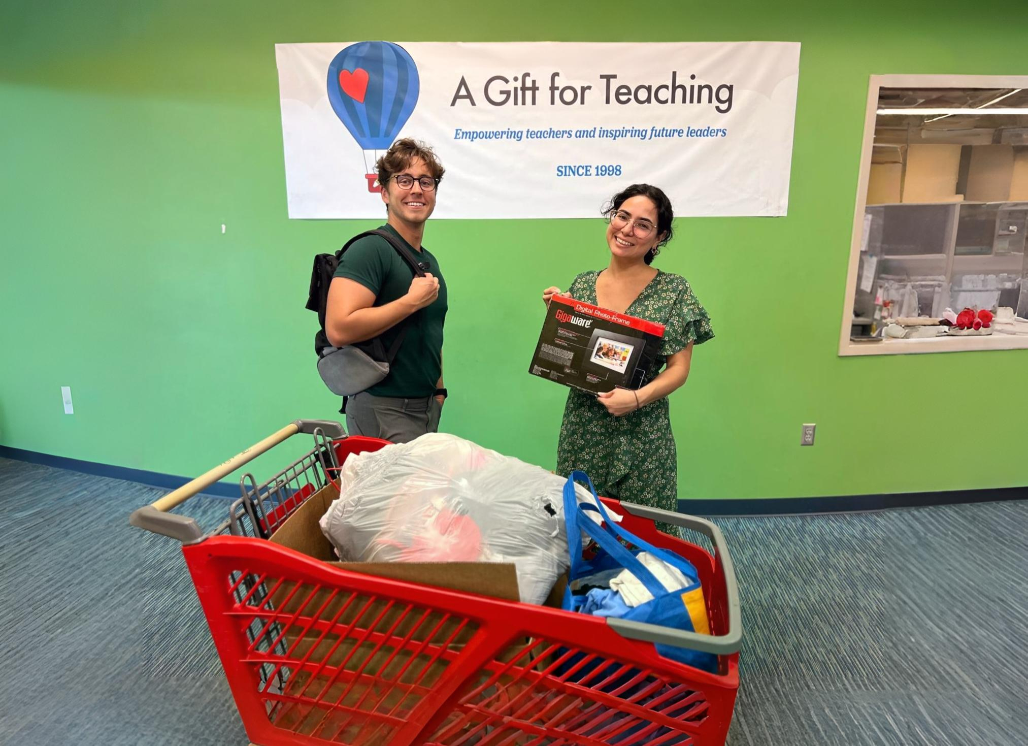 Création Visuel pour le post :Giving Back This Thanksgiving